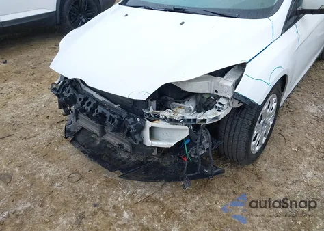 2014 Ford Focus Se z USA, uszkodzony, nr VIN 1FADP3K21EL376148